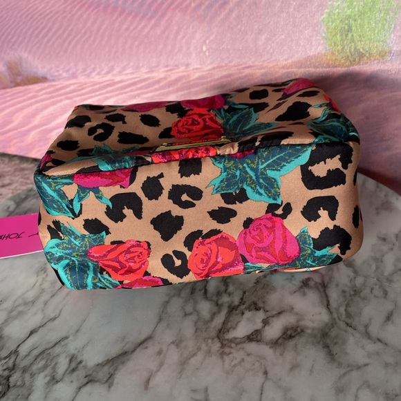 Reduced NWT Betsey Johnson bow tied square cosmo. - Picture 9 of 10